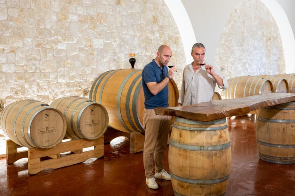 Alberobello: Winery Tour With Wine and Food Tasting