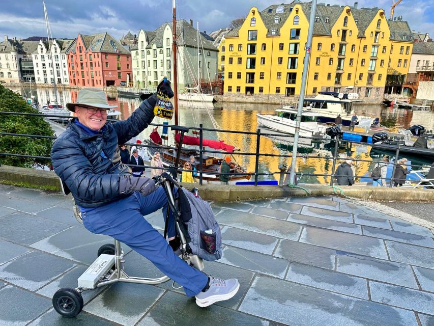 Alesund Private Sightseeing Tour on Foot and by Car