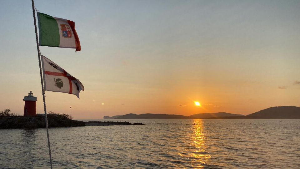 Alghero: Vintage Boat Sailing Class Excursion at Sunset