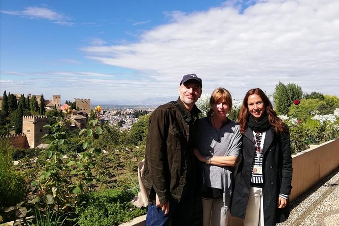 Alhambra Highlights Private Tour With Nazaries Palaces