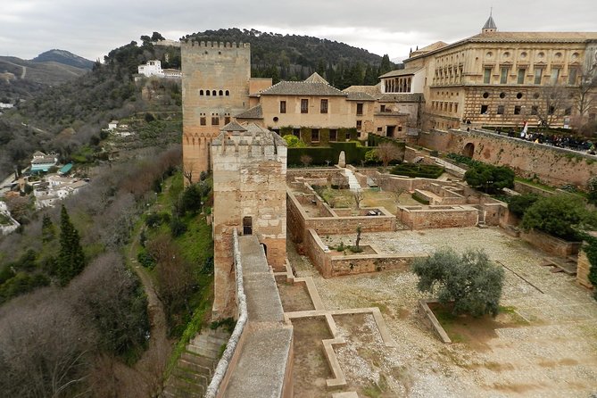 Alhambra: Skip-the-Line to Nasrid Palaces & Generalife