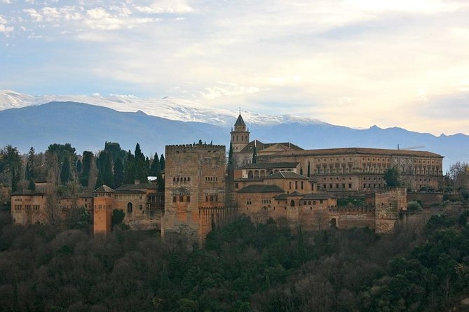 Alhambra:Join a Group,With a Specialist Guide.Skip the Line .