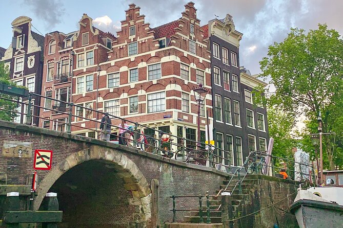 Amsterdam Canal Cruise With German Guide and Unlimited Drinks - Whats Included