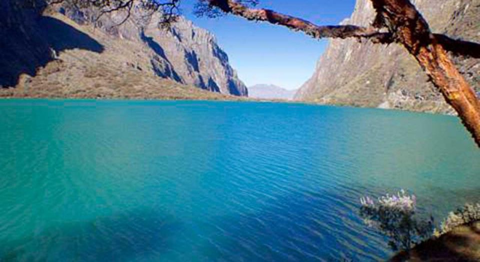 Ancash: Trekking to Llanganuco and Yungay Lagoon |Full Day|