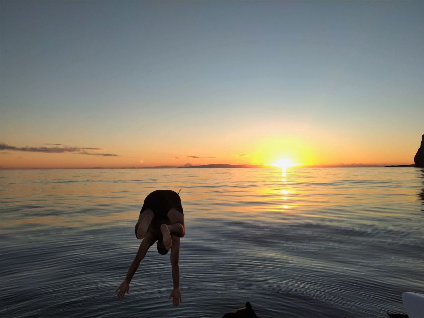 Angra Do Heroísmo: Sunset Cruise With Local Drinks