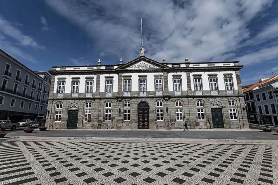 Angra Do Heroísmo: Walking Tour With Local Pastry and Coffee - Tour Details