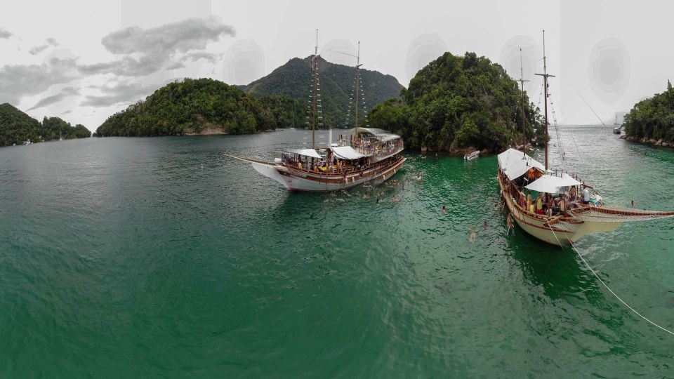 Angra Dos Reis: Boat Tour in Ilha Grande and Blue Lagoon