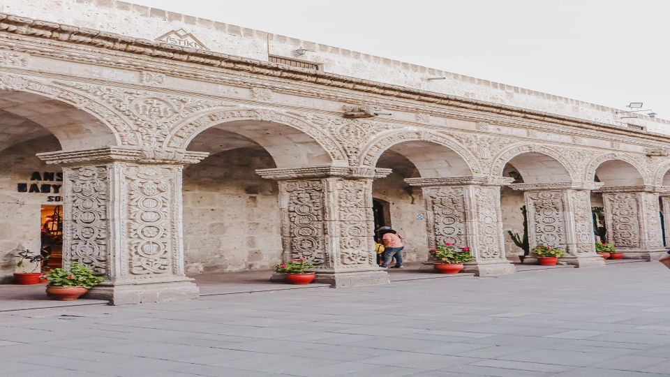 Arequipa: Walking Tour and Santa Catalina Monastery