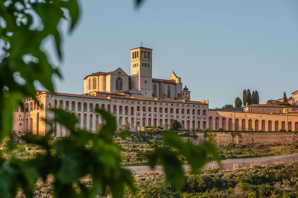 Assisi: Walking Tour With St. Francis Basilica Visit