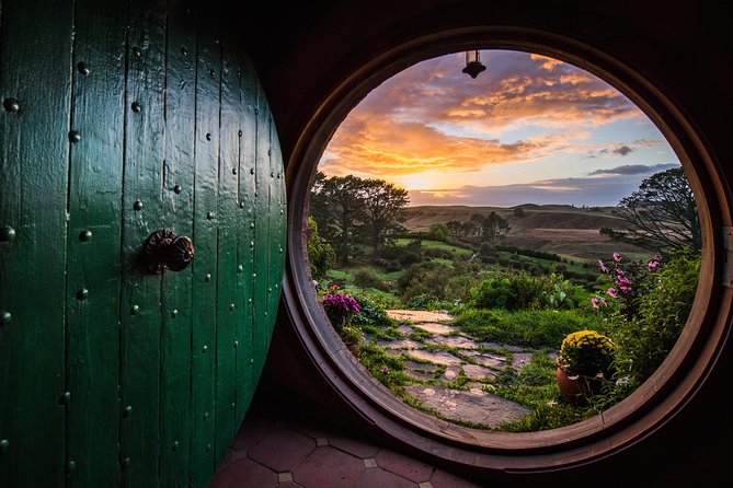 Auckland to Rotorua via Hobbiton Movie Set One-Way Private Tour