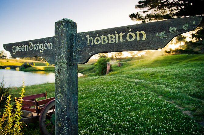 Auckland to Waitomo Caves and Hobbiton Movie Set Private Tour - Tour Highlights