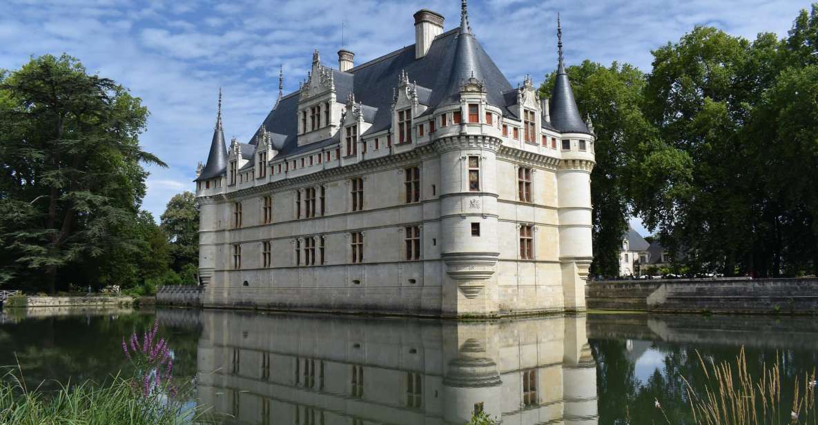 Azay-Le-Rideau Castle: Private Guided Tour With Ticket