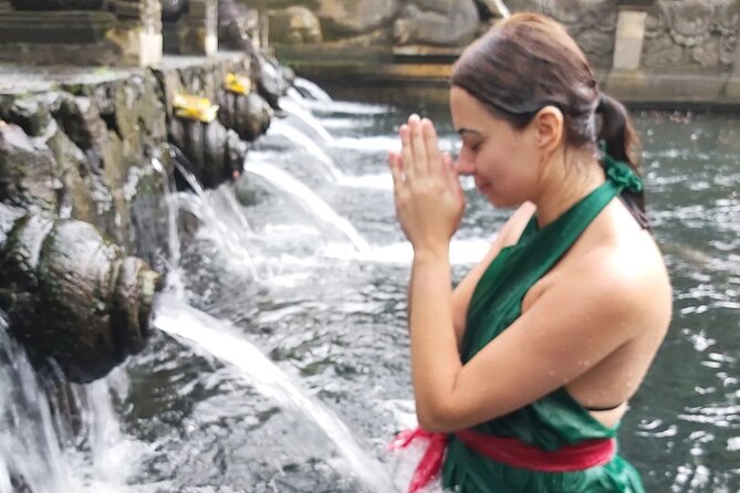 Bali Culture Tour – Bali Tradition – Water Blessing