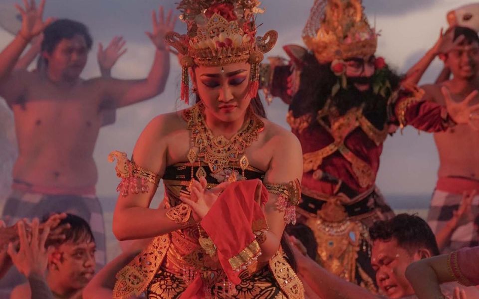 Bali: Melasti Sunset Kecak Dance Show & Jimbaran Bay