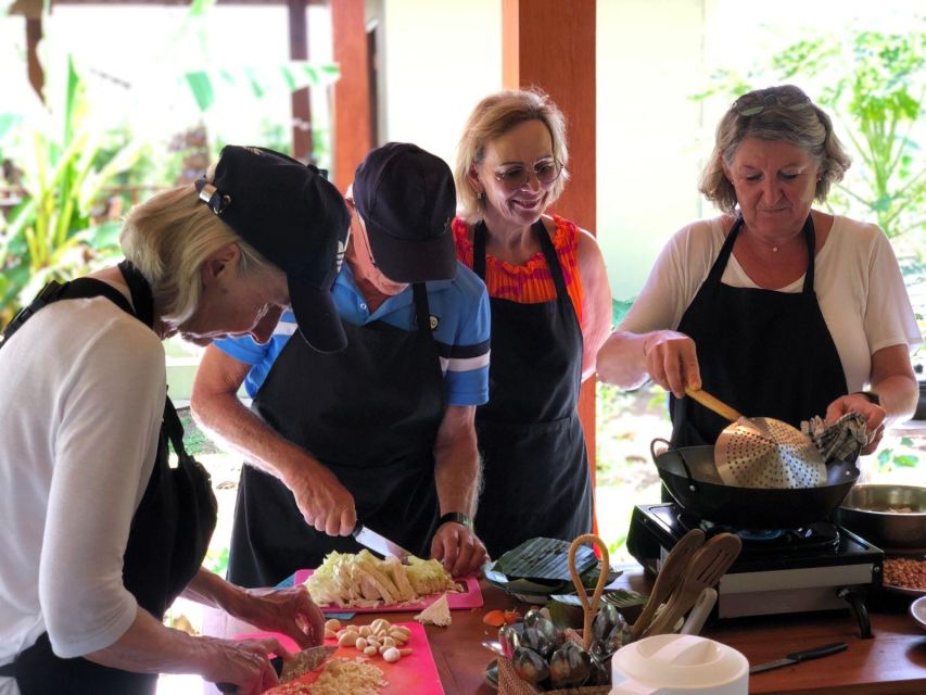 Bali Village Day: Cooking Class, Jamu Course and Transfer