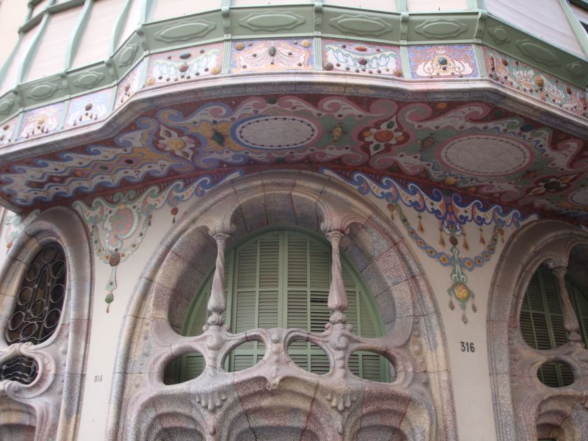 Barcelona: Art Nouveau & Gaudí Tour - Tour Overview and Details