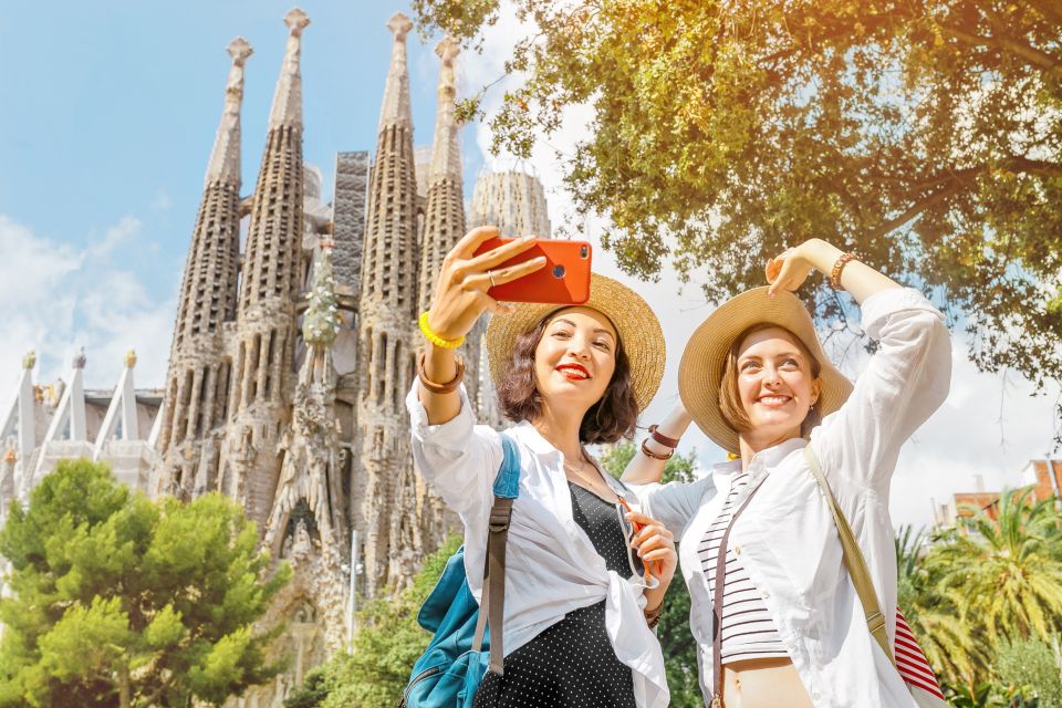 Barcelona: Private 2-Hour Sagrada Familia Tour for Seniors - Tour Overview