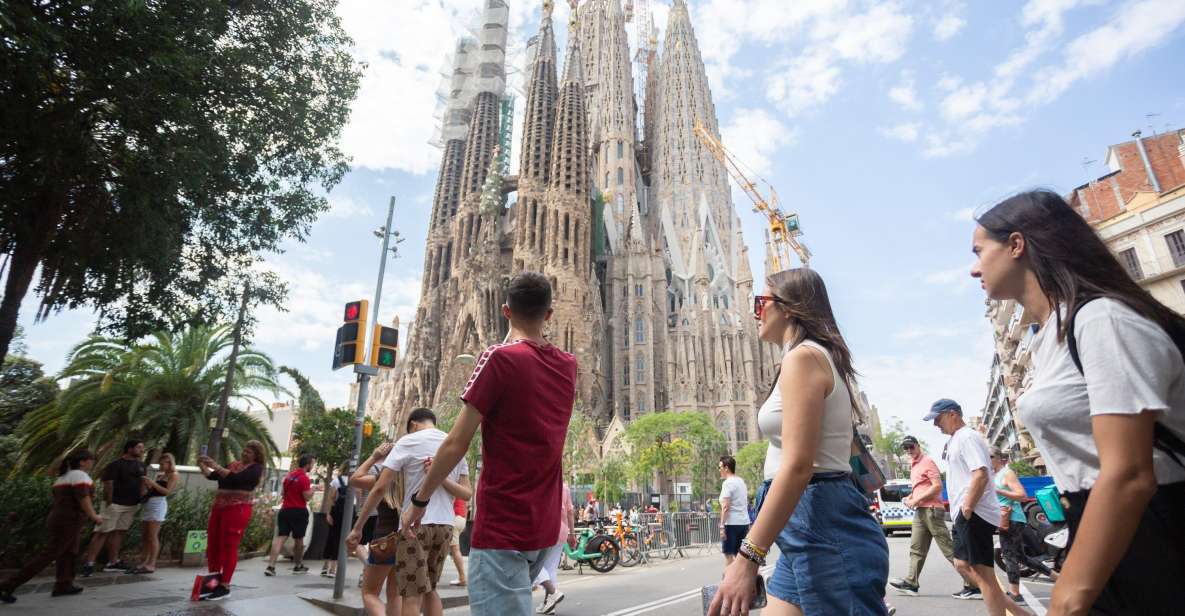 Barcelona: Sagrada Familia Fast Track Guided Tour