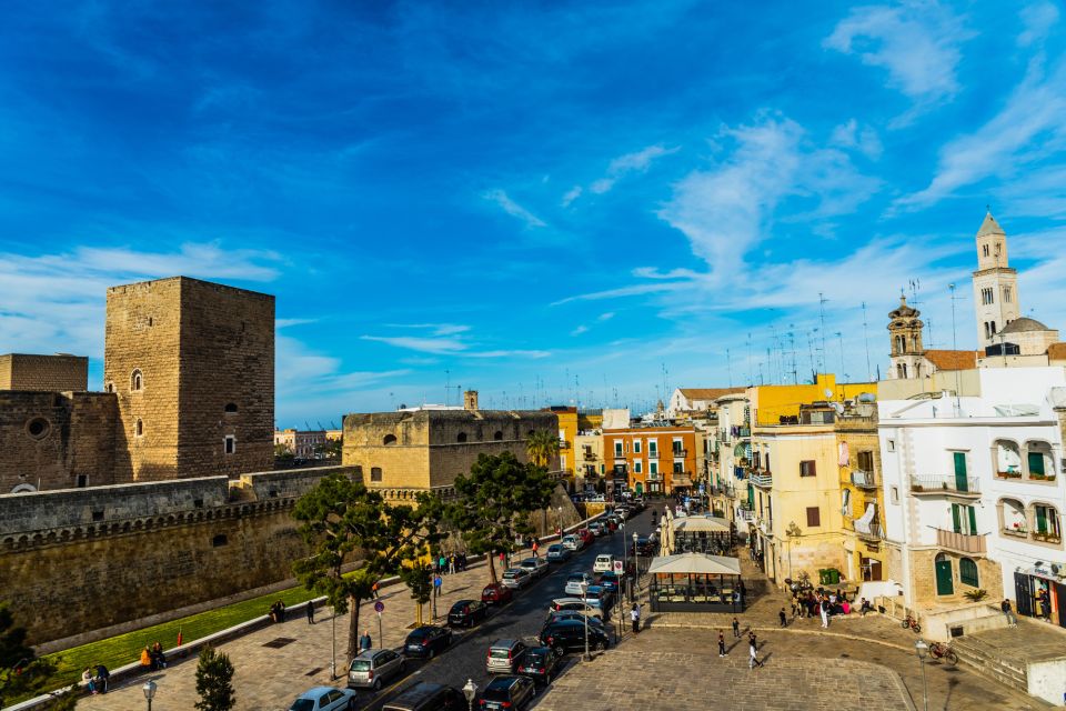 Bari: First Discovery Walk and Reading Walking Tour