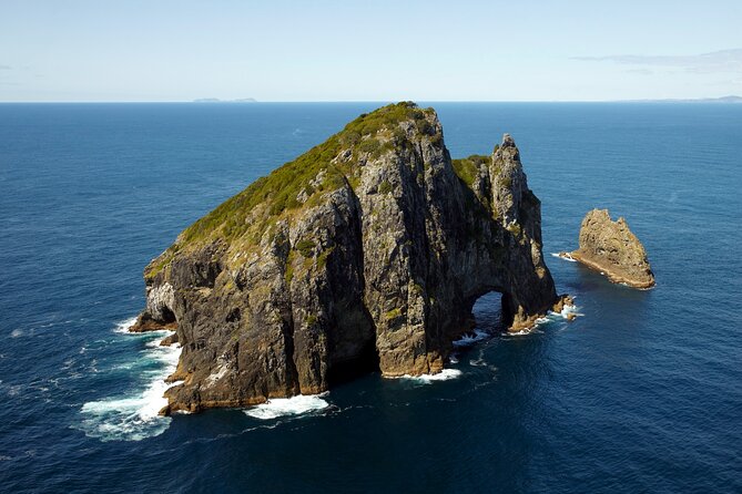 Bay of Islands and Hole in the Rock Scenic Helicopter Tour