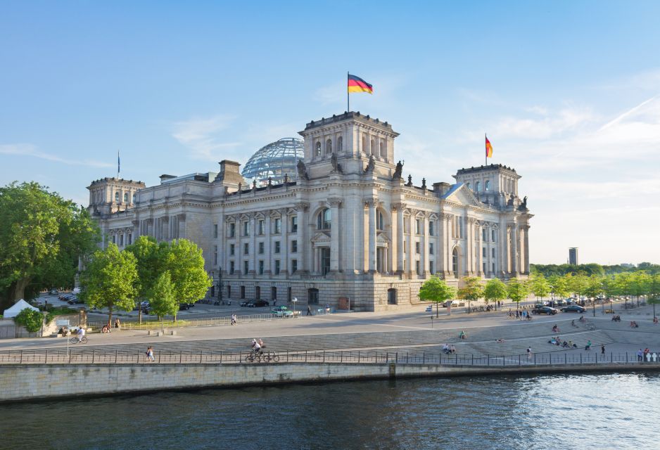 Berlin: Private Accessible Highlights Tour With Local Guide