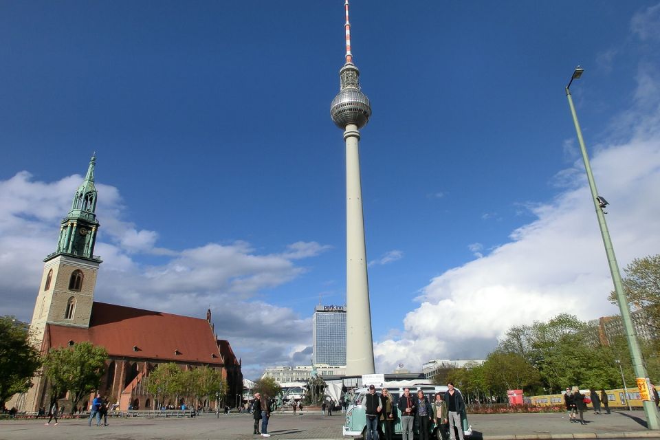 Berlin: Private Sightseeing Tour in Iconic Oldtimer VW Bus