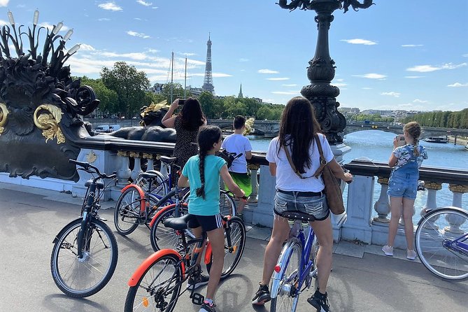 Bike Paris Treasures With a Live Guide – Families & Friends