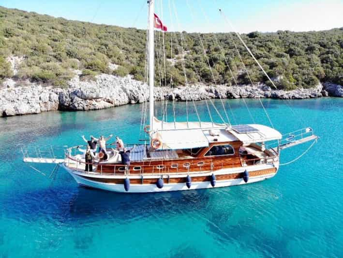 Bodrum: Private Island Boat Tour With Lunch