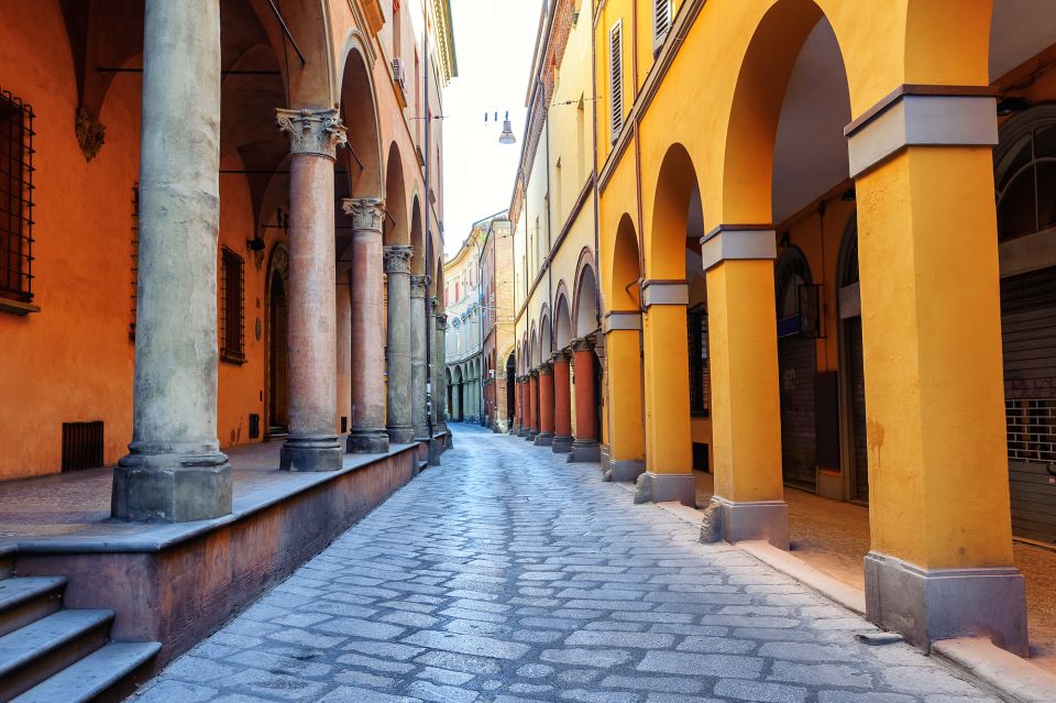 Bologna: 2-Hour Book a Like-Minded Local Host