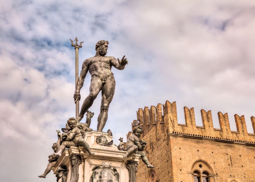 Bologna: Guided Walking Tour of the City Highlights