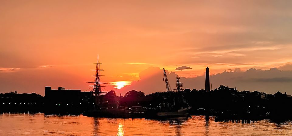 Boston: Boston Harbor Sunset Cruise