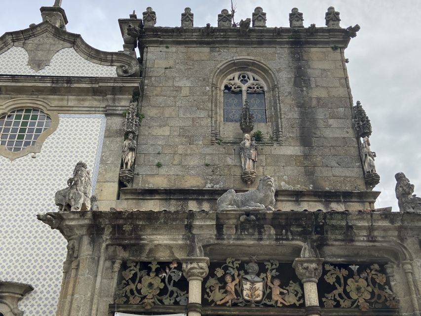 Braga: House of the Coimbras (Chapel and Tower) Ticket & Drink