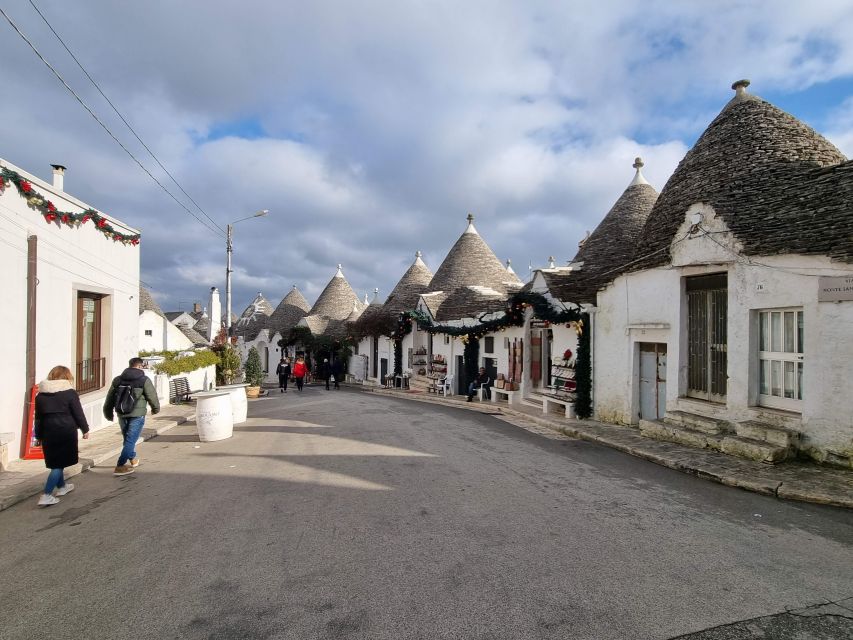 Brindisi: Alberobello, Locorotondo, and Ostuni With Aperitif