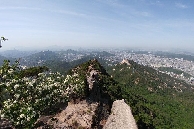 Bukhansan Mountain Private Hike With Lunch