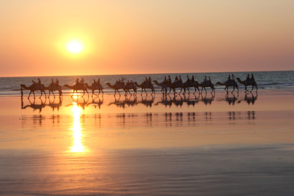 Cable Beach: 1-Hour Sunset Camel Ride