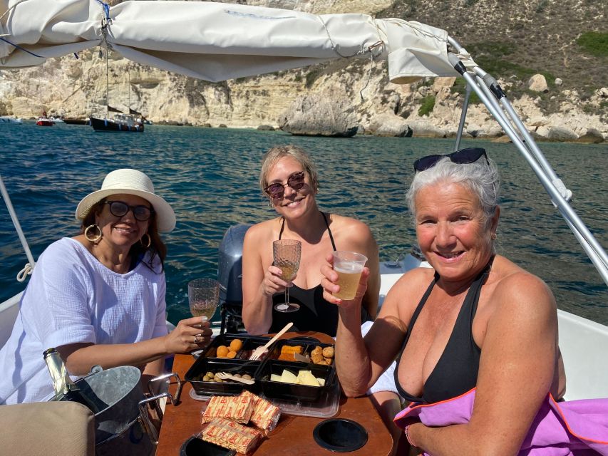 Cagliari: Tour on the Boat and Aperitifs Experience