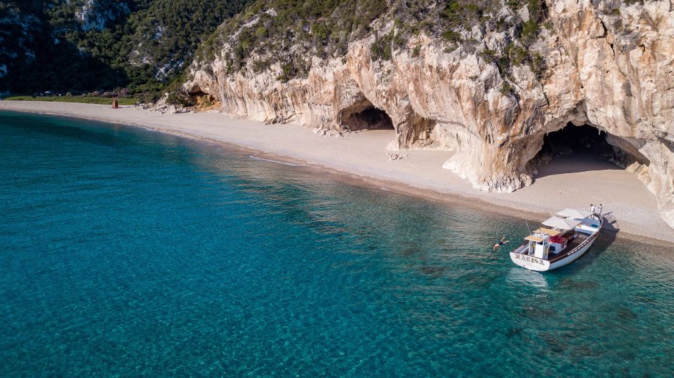 Cala Gonone: Guided Boat Tour to Cala Luna Beach