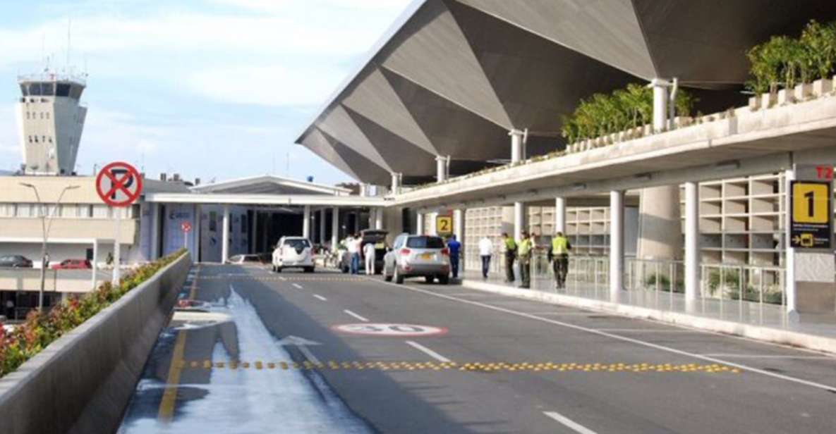 Cali: Alfonso Bonilla Aragón Airport One Way Transfer