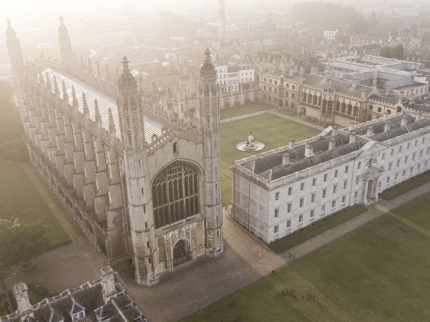 Cambridge: Ghost Tour Led by University Alumni Guide