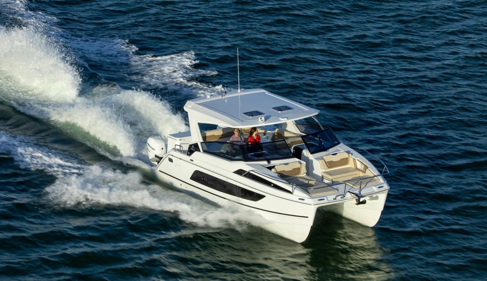 Cannigione: Aquila 36 Catamaran Daycruiser Rental