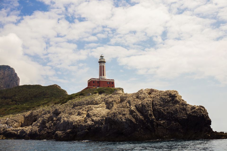 Capri: 2-Hour Boat Tour With Happy Hour - Cruise Along Capris Coastline