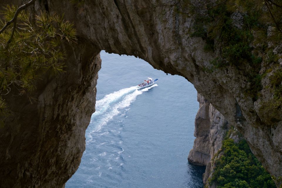 Capri: Guided Island Highlights Boat Tour