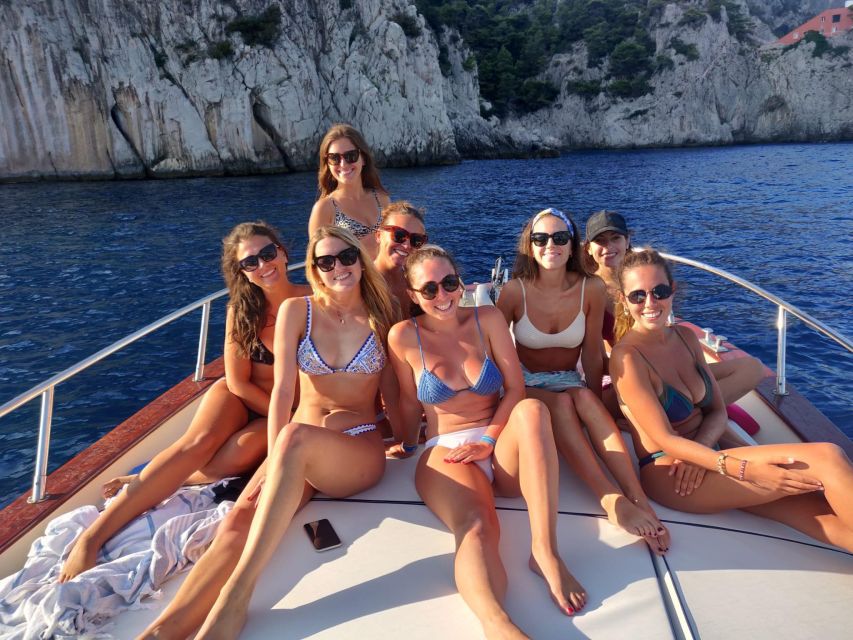 Capri: Private Tour in a Typical Boat