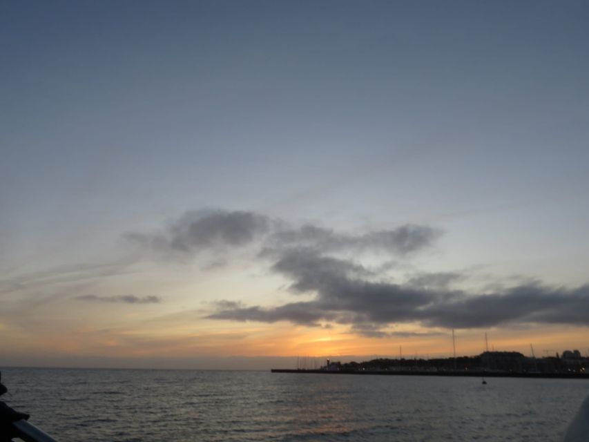 Cascais: Sunset Boat Trip With Welcome Drinks - Activity Overview