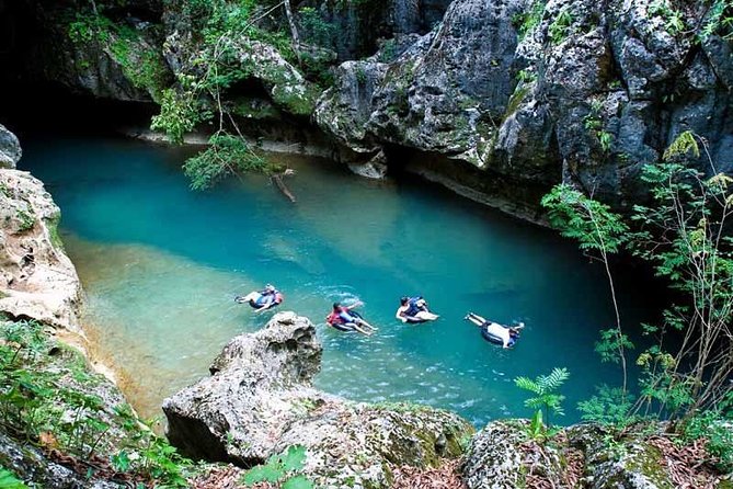 Cave Tubing & Xunantunich (Mayan Ruins) From Placencia