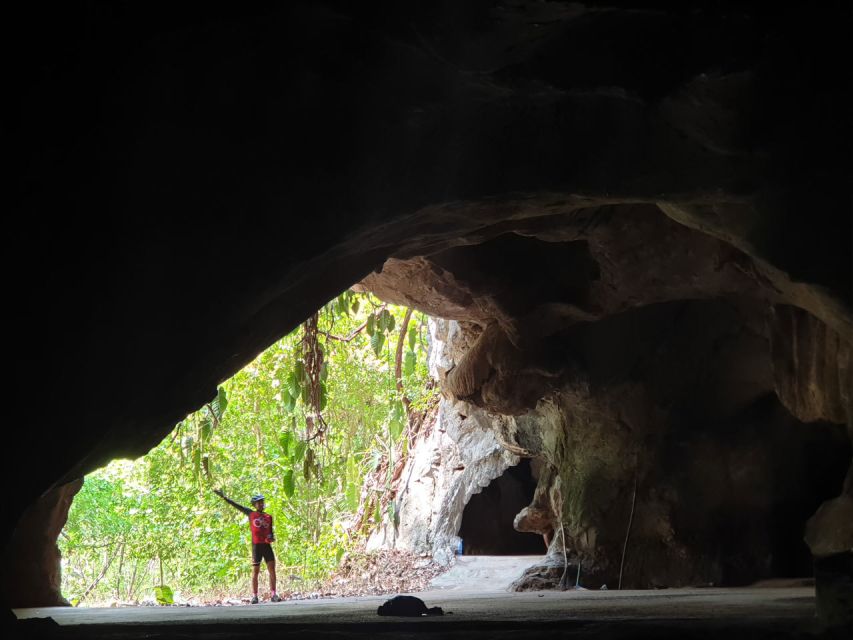 Chiang Mai: Boat Ride and Cycling Tour to Sticky Waterfall