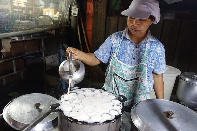 Chiang Mai Street Eat at Night