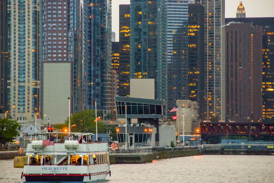 Chicago: Fireworks Cruise With Lake or River Viewing Options