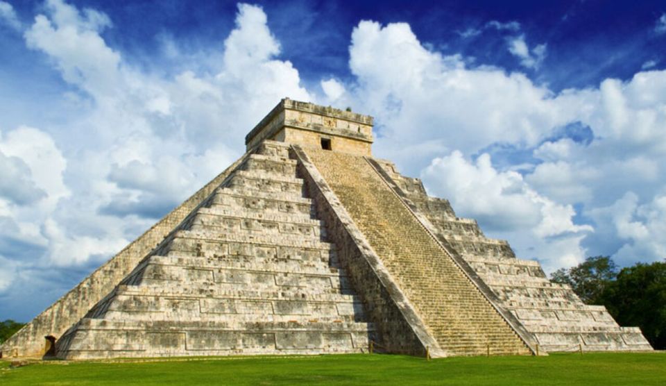 Chichén Itzá: Day Tour With Transfer - Explore Chichen Itza