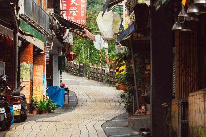 City Discovery: Pingxi, Shifen & Jiufen Private Day Trip